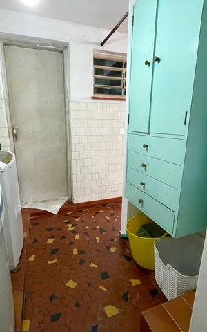 Casa à venda com 565m², 4 quartos e 2 vagas Casa à venda com 565m², 4 quartos e 2 vagasÁrea de Serviço