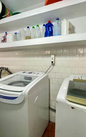 Casa à venda com 565m², 4 quartos e 2 vagas Casa à venda com 565m², 4 quartos e 2 vagasÁrea de Serviço