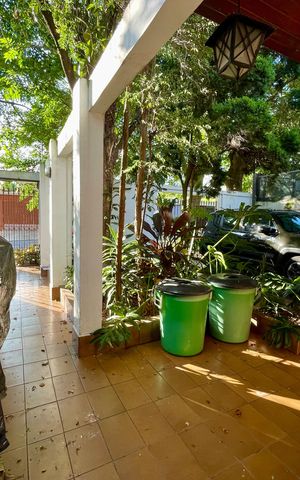 Casa à venda com 565m², 4 quartos e 2 vagas Casa à venda com 565m², 4 quartos e 2 vagasÁrea externa