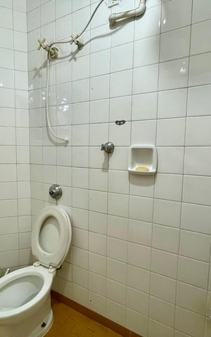 Casa à venda com 565m², 4 quartos e 2 vagas Casa à venda com 565m², 4 quartos e 2 vagasBanheiro