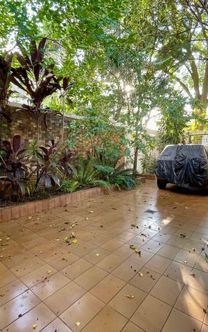 Casa à venda com 565m², 4 quartos e 2 vagas Casa à venda com 565m², 4 quartos e 2 vagasÁrea externa