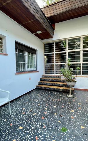 Casa à venda com 565m², 4 quartos e 2 vagas Casa à venda com 565m², 4 quartos e 2 vagasÁrea externa