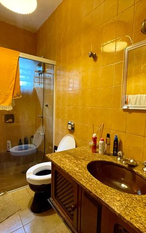 Casa à venda com 565m², 4 quartos e 2 vagas Casa à venda com 565m², 4 quartos e 2 vagasBanheiro da Suíte