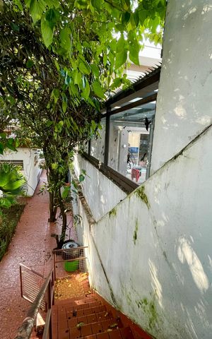 Casa à venda com 565m², 4 quartos e 2 vagas Casa à venda com 565m², 4 quartos e 2 vagasÁrea externa