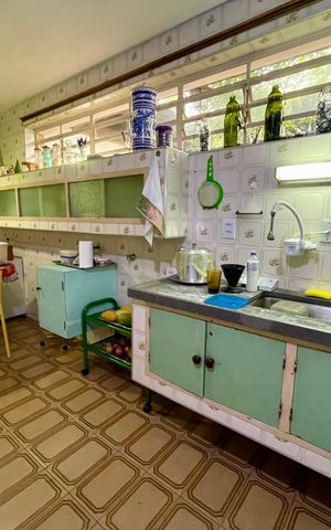 Casa à venda com 565m², 4 quartos e 2 vagas Casa à venda com 565m², 4 quartos e 2 vagasCozinha
