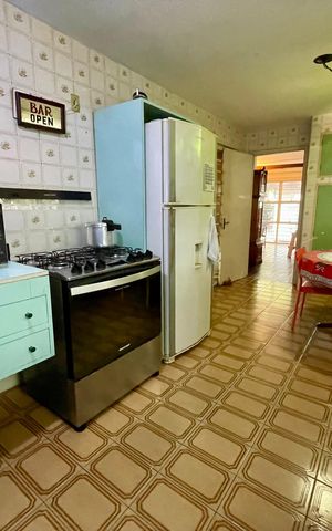Casa à venda com 565m², 4 quartos e 2 vagas Casa à venda com 565m², 4 quartos e 2 vagasCozinha