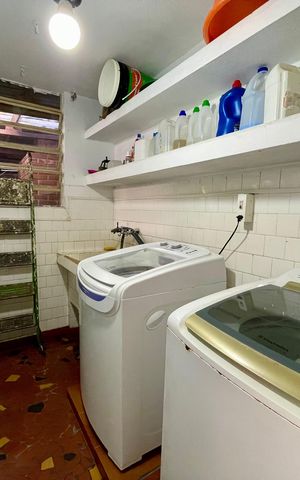 Casa à venda com 565m², 4 quartos e 2 vagas Casa à venda com 565m², 4 quartos e 2 vagasÁrea de Serviço
