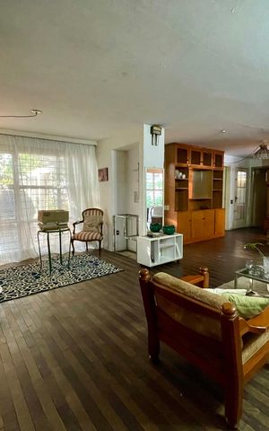 Casa à venda com 565m², 4 quartos e 2 vagas Casa à venda com 565m², 4 quartos e 2 vagasSala 1