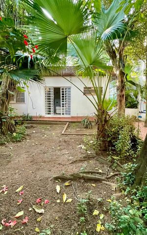 Casa à venda com 565m², 4 quartos e 2 vagas Casa à venda com 565m², 4 quartos e 2 vagasÁrea externa
