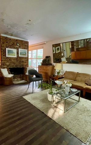 Casa à venda com 565m², 4 quartos e 2 vagas Casa à venda com 565m², 4 quartos e 2 vagasSala 1