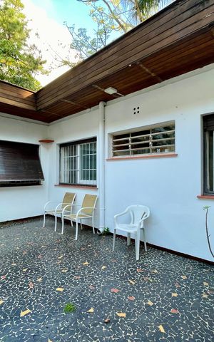 Casa à venda com 565m², 4 quartos e 2 vagas Casa à venda com 565m², 4 quartos e 2 vagasÁrea externa