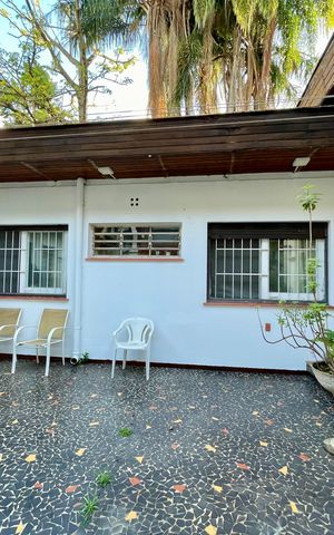 Casa à venda com 565m², 4 quartos e 2 vagas Casa à venda com 565m², 4 quartos e 2 vagasÁrea externa