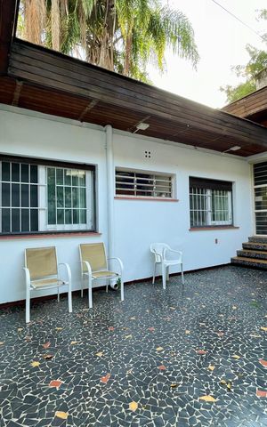 Casa à venda com 565m², 4 quartos e 2 vagas Casa à venda com 565m², 4 quartos e 2 vagasÁrea externa