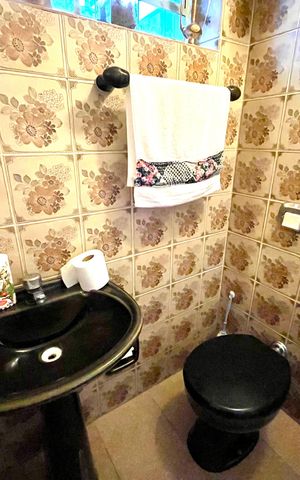 Casa à venda com 565m², 4 quartos e 2 vagas Casa à venda com 565m², 4 quartos e 2 vagasLavabo