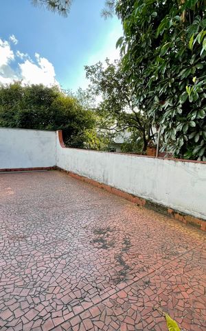 Casa à venda com 565m², 4 quartos e 2 vagas Casa à venda com 565m², 4 quartos e 2 vagasÁrea externa