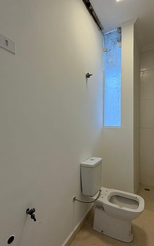 Casa à venda com 173m², 4 quartos e 2 vagas Casa à venda com 173m², 4 quartos e 2 vagasBanheiro da Suíte