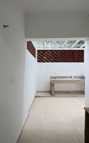Casa à venda com 173m², 4 quartos e 2 vagas Casa à venda com 173m², 4 quartos e 2 vagasLavanderia