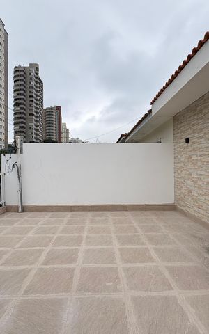Casa à venda com 173m², 4 quartos e 2 vagas Casa à venda com 173m², 4 quartos e 2 vagasVaranda