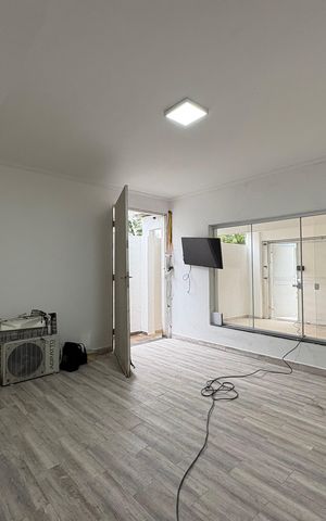 Casa à venda com 173m², 4 quartos e 2 vagas Casa à venda com 173m², 4 quartos e 2 vagasSala