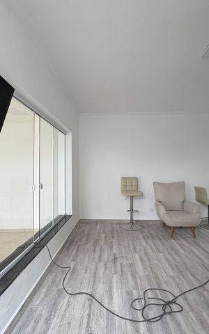 Casa à venda com 173m², 4 quartos e 2 vagas Casa à venda com 173m², 4 quartos e 2 vagasSala