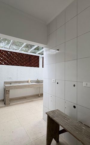 Casa à venda com 173m², 4 quartos e 2 vagas Casa à venda com 173m², 4 quartos e 2 vagasLavanderia