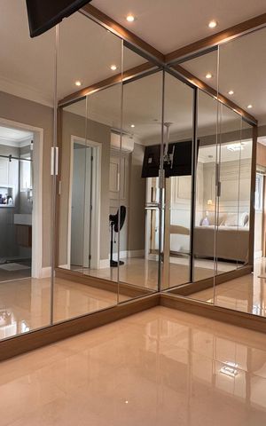 Apartamento à venda com 110m², 2 quartos e 2 vagas Apartamento à venda com 110m², 2 quartos e 2 vagasCloset da suíte 1