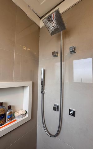 Apartamento à venda com 110m², 2 quartos e 2 vagas Apartamento à venda com 110m², 2 quartos e 2 vagasBanheiro da Suíte 1
