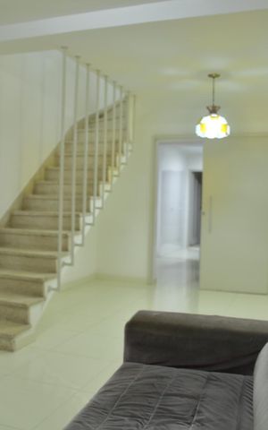 Casa à venda com 172m², 3 quartos e 2 vagasSala