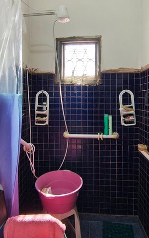 Casa à venda com 150m², 4 quartos e 1 vaga Casa à venda com 150m², 4 quartos e 1 vagaEdícula - Banheiro