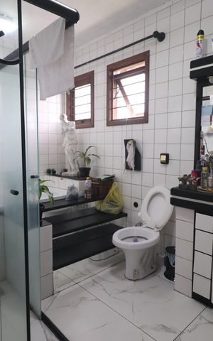 Casa à venda com 650m², 4 quartos e 2 vagasBanheiro