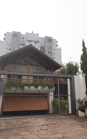 Casa à venda com 650m², 4 quartos e 2 vagasFachada