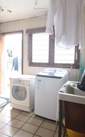 Casa à venda com 650m², 4 quartos e 2 vagas Área de Serviço