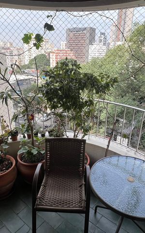 Apartamento à venda com 120m², 3 quartos e 2 vagas Apartamento à venda com 120m², 3 quartos e 2 vagasVaranda