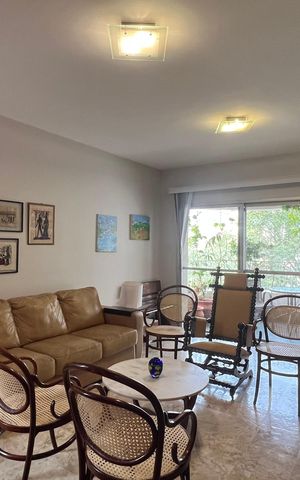 Apartamento à venda com 120m², 3 quartos e 2 vagas Apartamento à venda com 120m², 3 quartos e 2 vagasSala