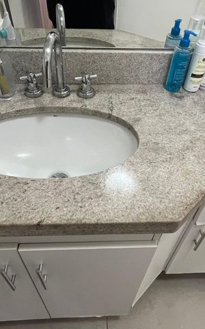 Apartamento à venda com 120m², 3 quartos e 2 vagas Apartamento à venda com 120m², 3 quartos e 2 vagasBanheiro da Suíte