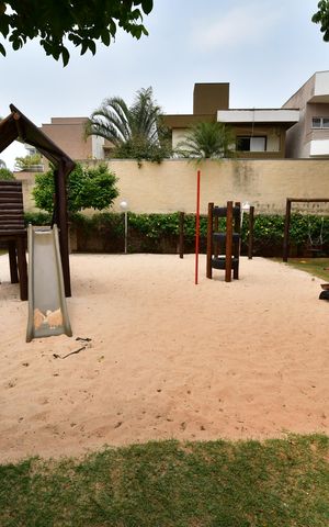 Casa de condomínio à venda com 320m², 3 quartos e 4 vagasÁrea comum - Playground