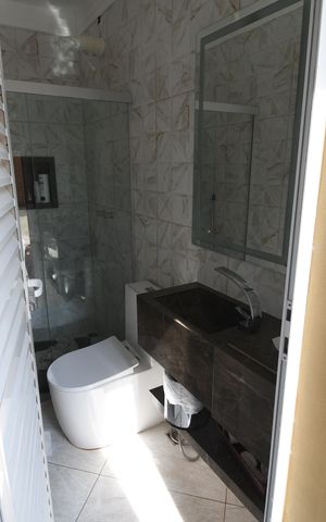 Casa de condomínio à venda com 320m², 3 quartos e 4 vagasBanheiro de serviço