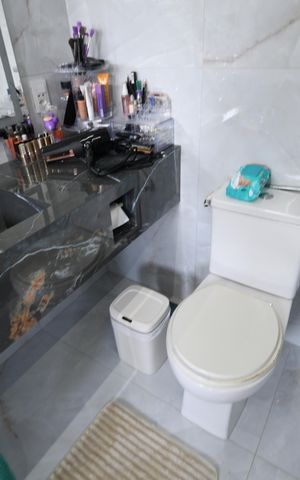 Casa de condomínio à venda com 320m², 3 quartos e 4 vagasBanheiro 1