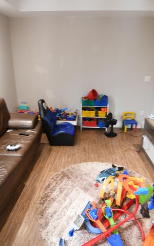 Casa de condomínio à venda com 320m², 3 quartos e 4 vagasSala de TV 1