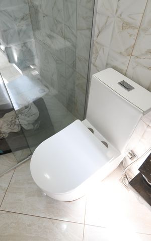 Casa de condomínio à venda com 320m², 3 quartos e 4 vagasBanheiro de serviço