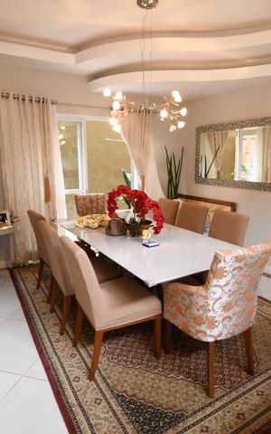 Casa de condomínio à venda com 320m², 3 quartos e 4 vagasSala