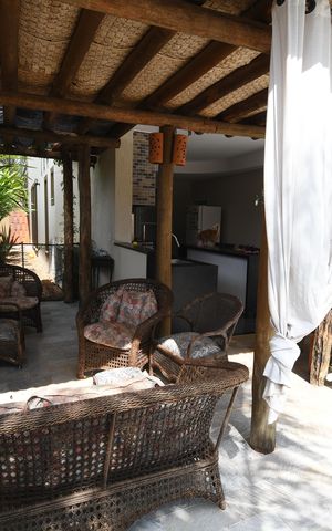 Casa de condomínio à venda com 320m², 3 quartos e 4 vagasVaranda