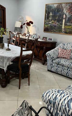 Casa à venda com 350m², 4 quartos e 2 vagas Casa à venda com 350m², 4 quartos e 2 vagasSala