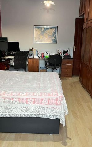 Casa à venda com 350m², 4 quartos e 2 vagas Casa à venda com 350m², 4 quartos e 2 vagasQuarto