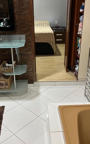 Casa à venda com 350m², 4 quartos e 2 vagas Casa à venda com 350m², 4 quartos e 2 vagasBanheiro