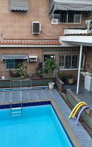 Casa à venda com 350m², 4 quartos e 2 vagas Casa à venda com 350m², 4 quartos e 2 vagasPiscina