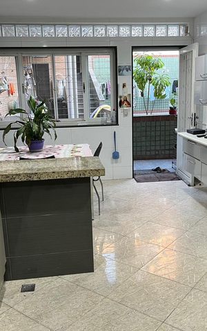Casa à venda com 350m², 4 quartos e 2 vagas Casa à venda com 350m², 4 quartos e 2 vagasCozinhaCozinha