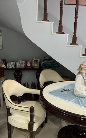 Casa à venda com 350m², 4 quartos e 2 vagas Casa à venda com 350m², 4 quartos e 2 vagasSala