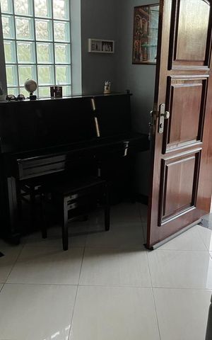 Casa à venda com 350m², 4 quartos e 2 vagas Casa à venda com 350m², 4 quartos e 2 vagasSala