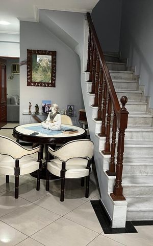 Casa à venda com 350m², 4 quartos e 2 vagas Casa à venda com 350m², 4 quartos e 2 vagasSala
